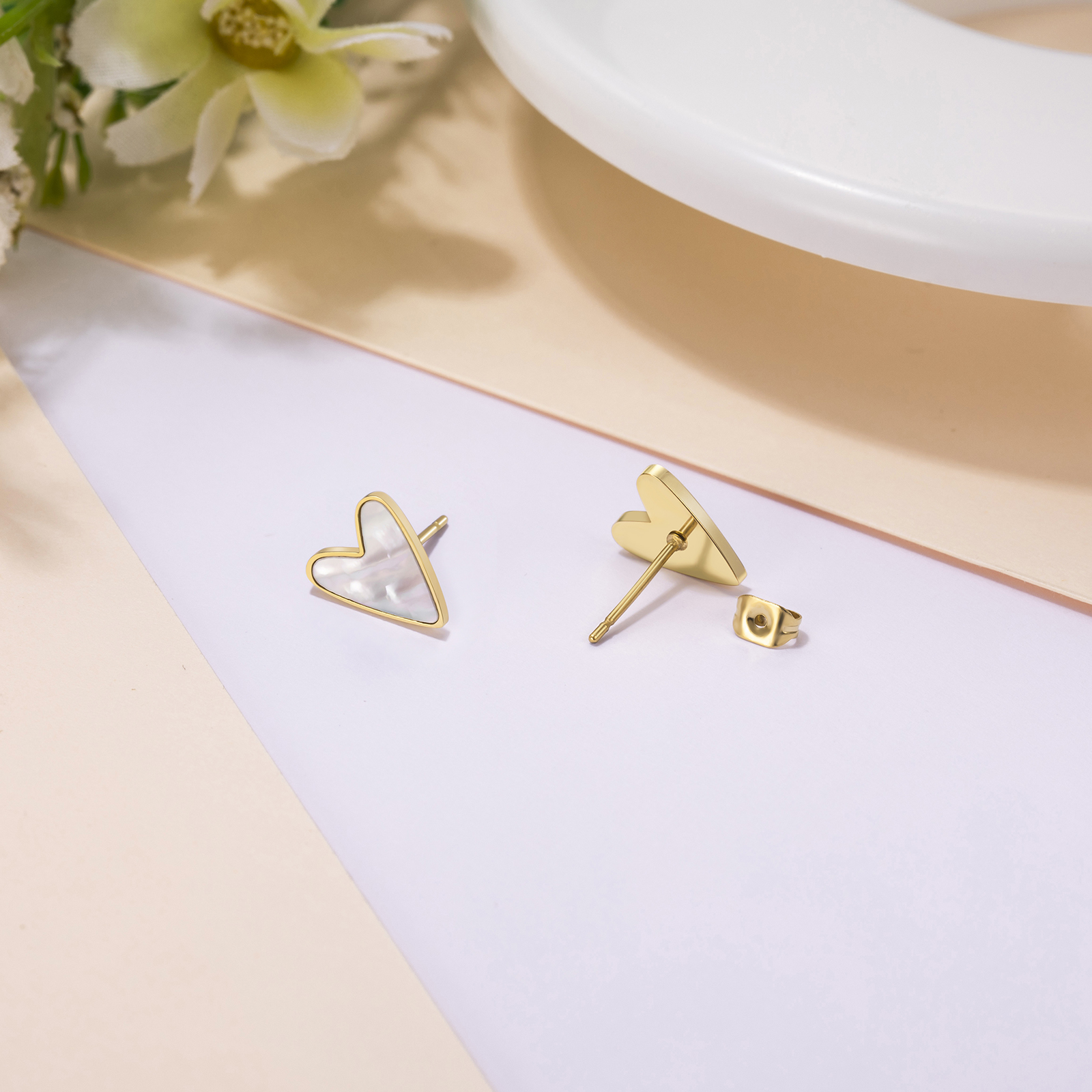 Heart Shape Gold Plated Stainless Steel Stud Earrings For Women With White Shell Inlay In Casual Style 2