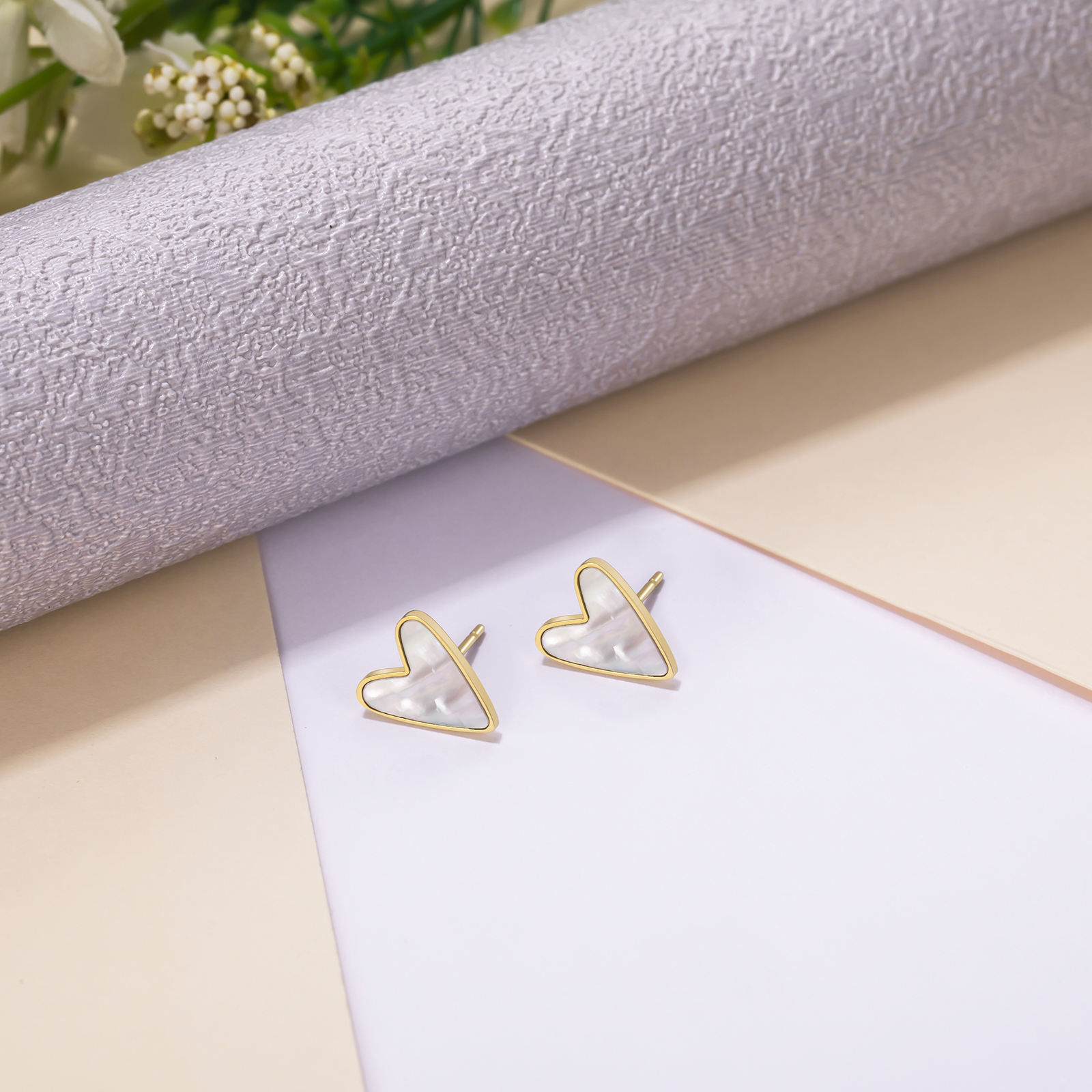 Heart Shape Gold Plated Stainless Steel Stud Earrings For Women With White Shell Inlay In Casual Style 3