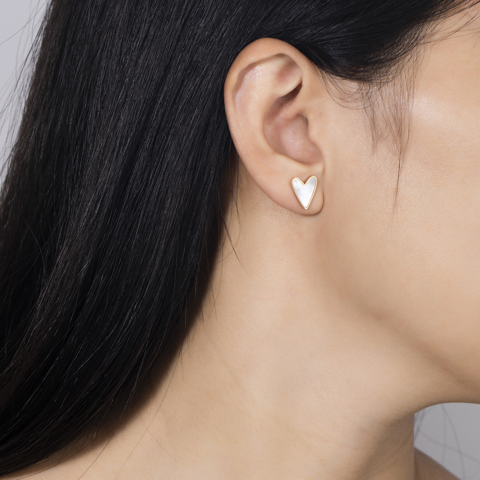 Heart Shape Gold Plated Stainless Steel Stud Earrings For Women With White Shell Inlay In Casual Style 4