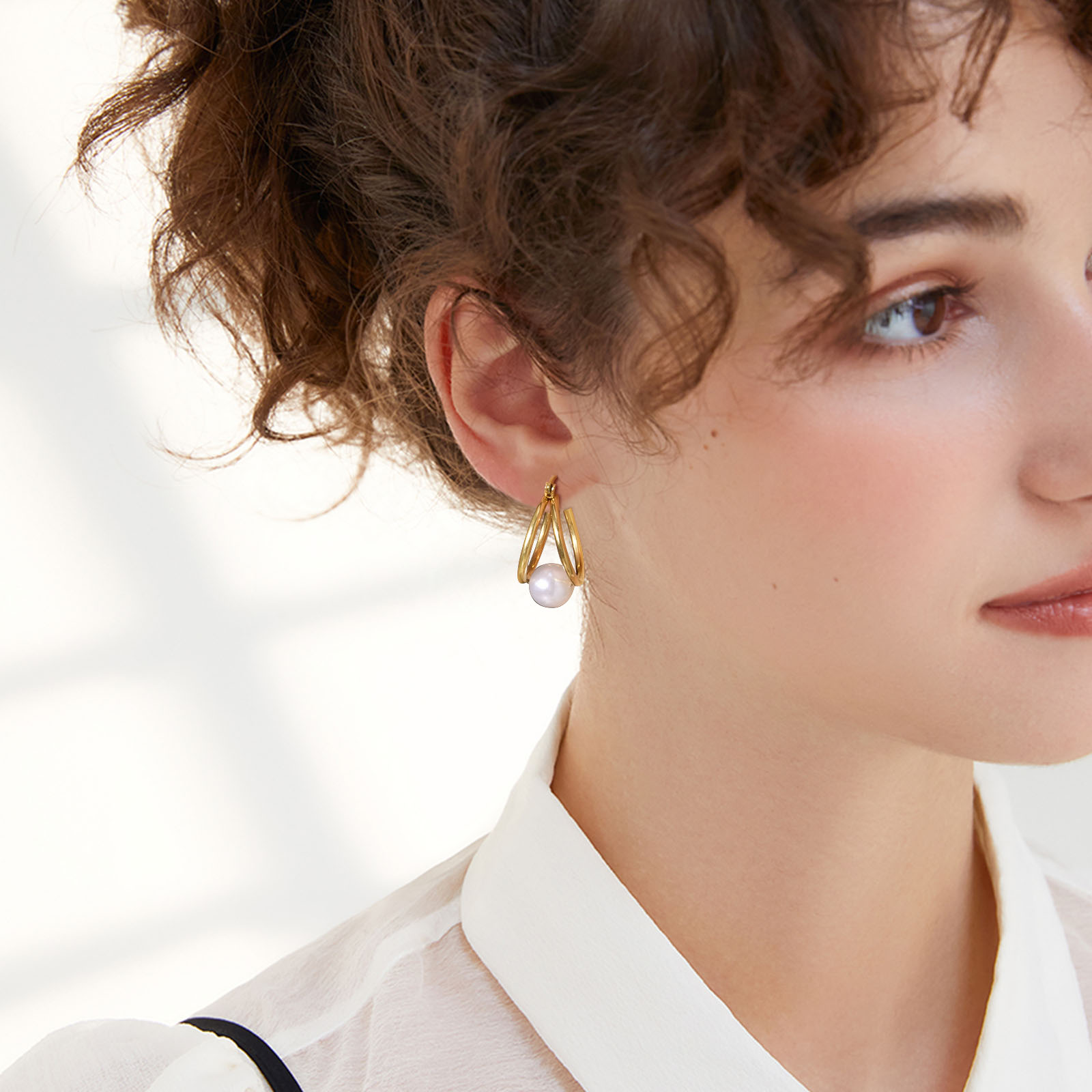 Waterproof Non Tarnish Circle Earrings For Women, 304 Stainless Steel With Real Gold Plated PVD Coating And Pearl Inlay 2