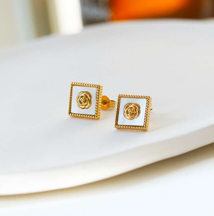Irregular Stud Earrings For Women In 304 Stainless Steel With 18K Gold Plated PVD Coating And Shell Inlay 2