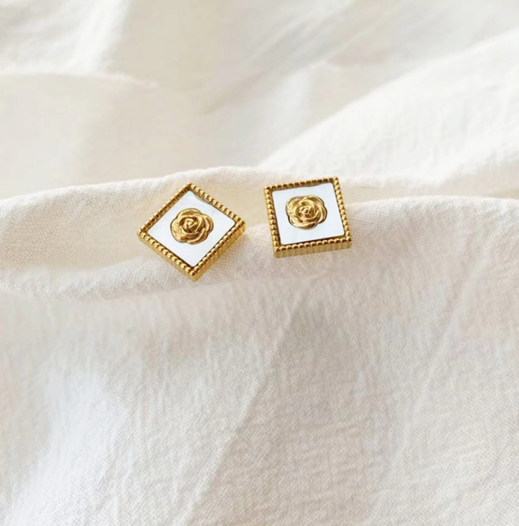 Irregular Stud Earrings For Women In 304 Stainless Steel With 18K Gold Plated PVD Coating And Shell Inlay 3