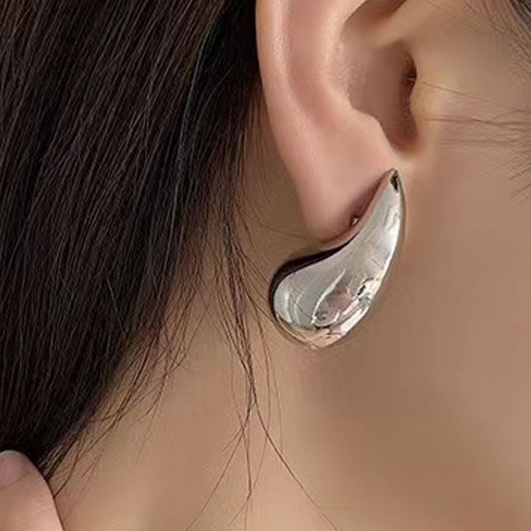 U Shape Earrings For Women 1 Pair Stainless Steel Featuring 18K Gold Plated Design 3