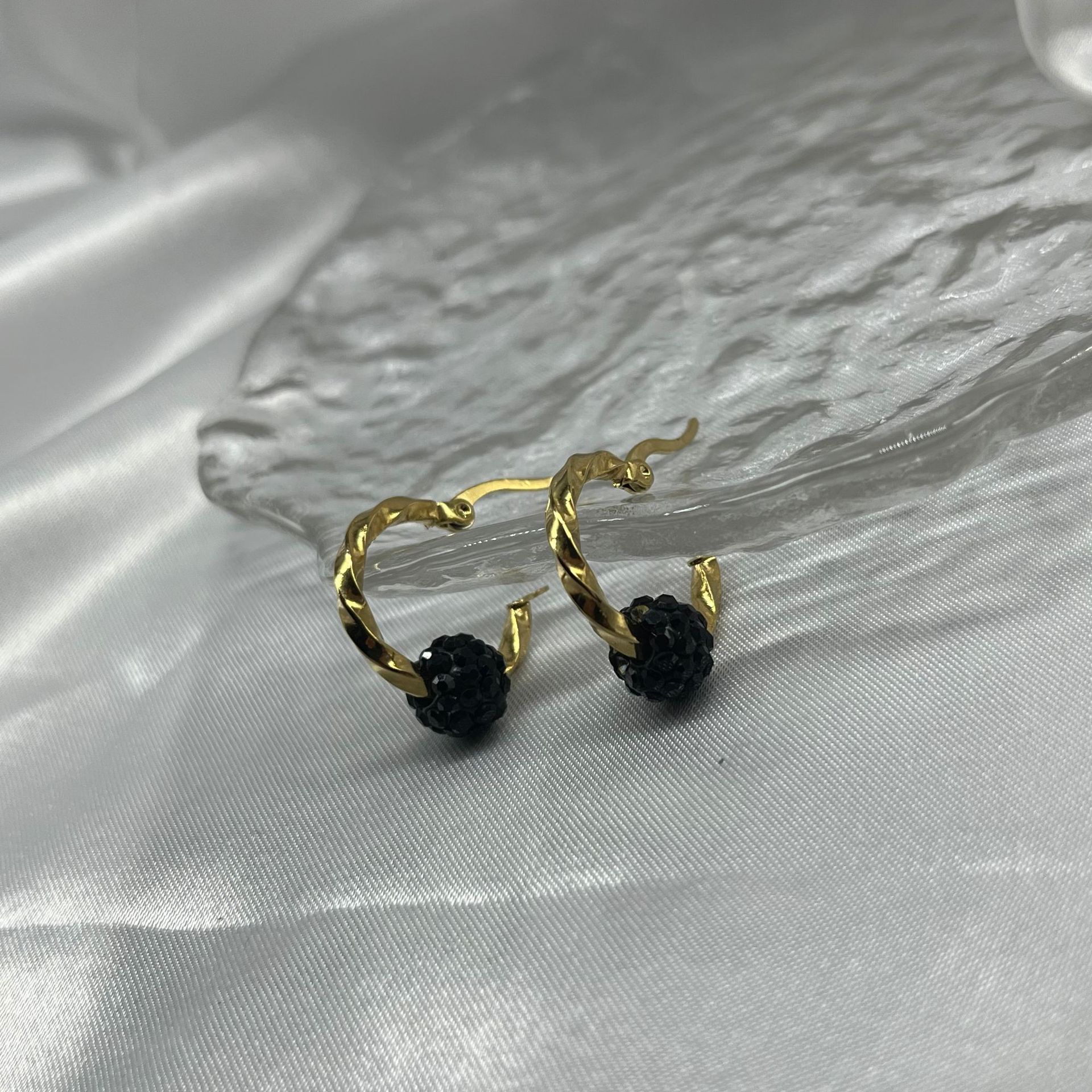 Geometric Titanium Steel Earrings For Women With Electroplated Finish And Crystal Inlay In Ethnic Style