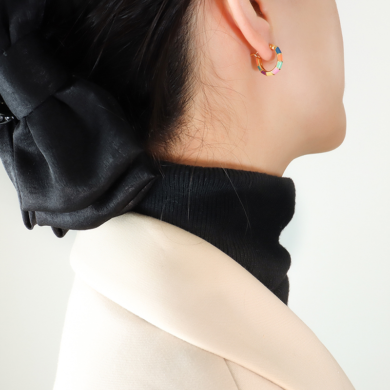 Round Hoop Earrings For Women In 18K Gold Plated 304 Stainless Steel With PVD Vacuum Plating And Titanium Steel Inlay 3
