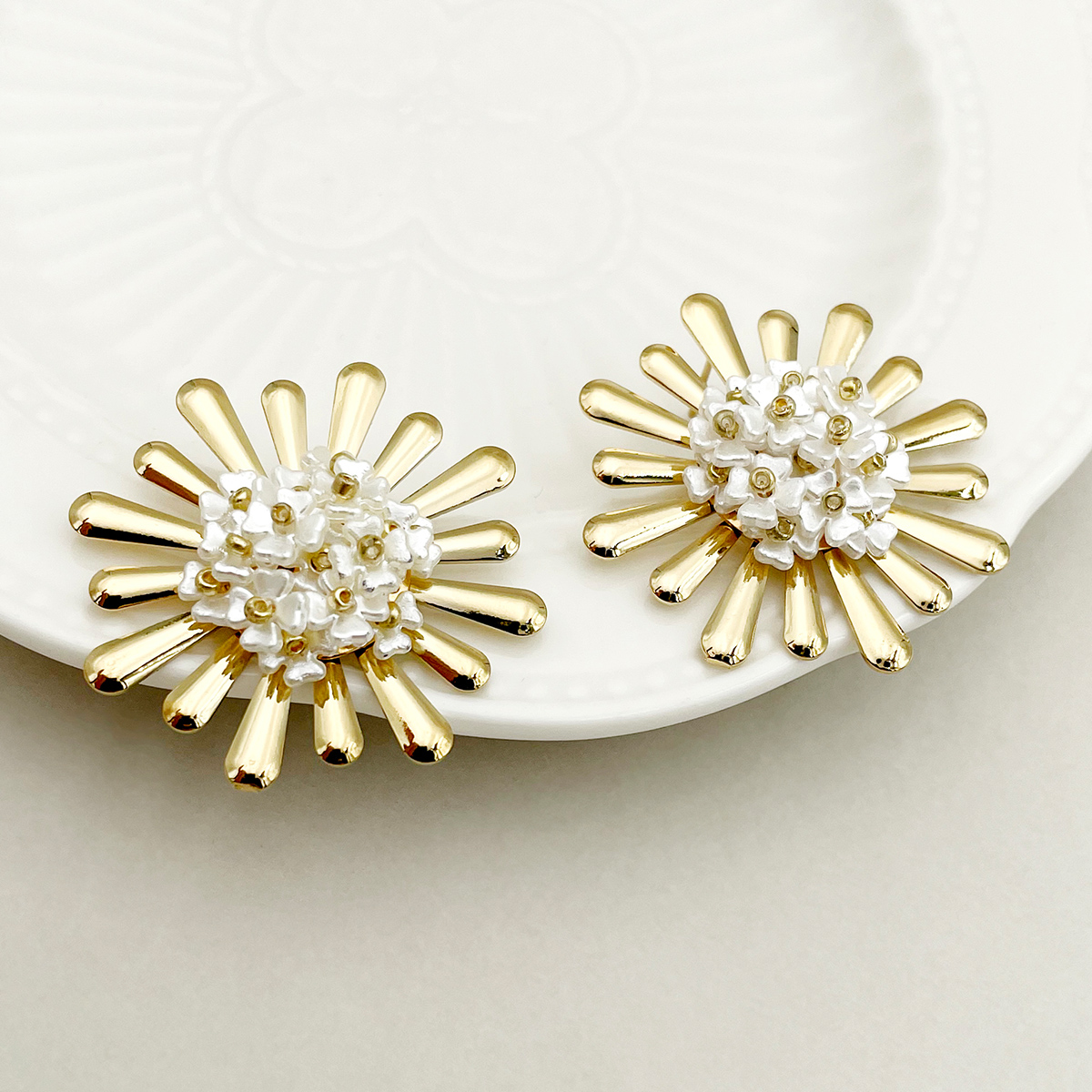 Waterproof Non Tarnish Flowers Stud Earrings For Women In 304 Stainless Steel With Real Gold Plated PVD Coating And Shell Inlay