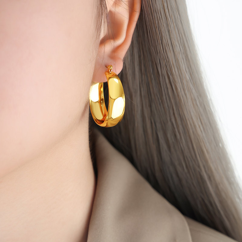Solid Color Hoop Earrings For Women In 18K Gold Plated PVD Vacuum Plating With 304 Stainless Steel Posts And Titanium Steel Material 4