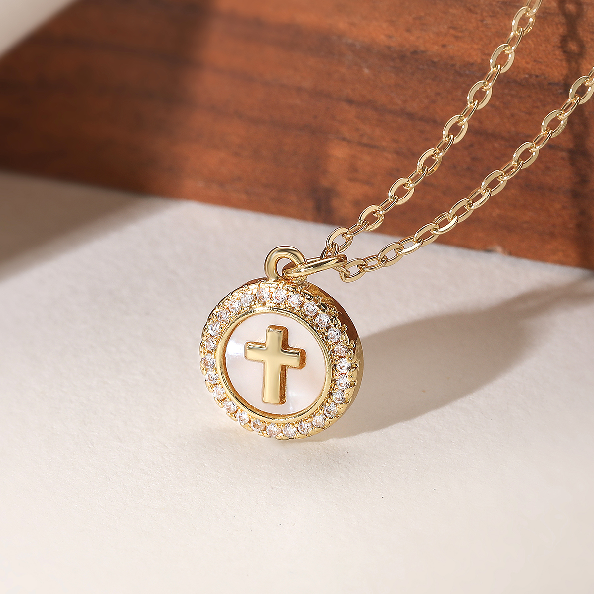 18K Gold Plated Copper Zircon Inlaid Mother Of Pearl Virgin Mary Cross Vintage Style Round Pendant Necklace For Women New 3