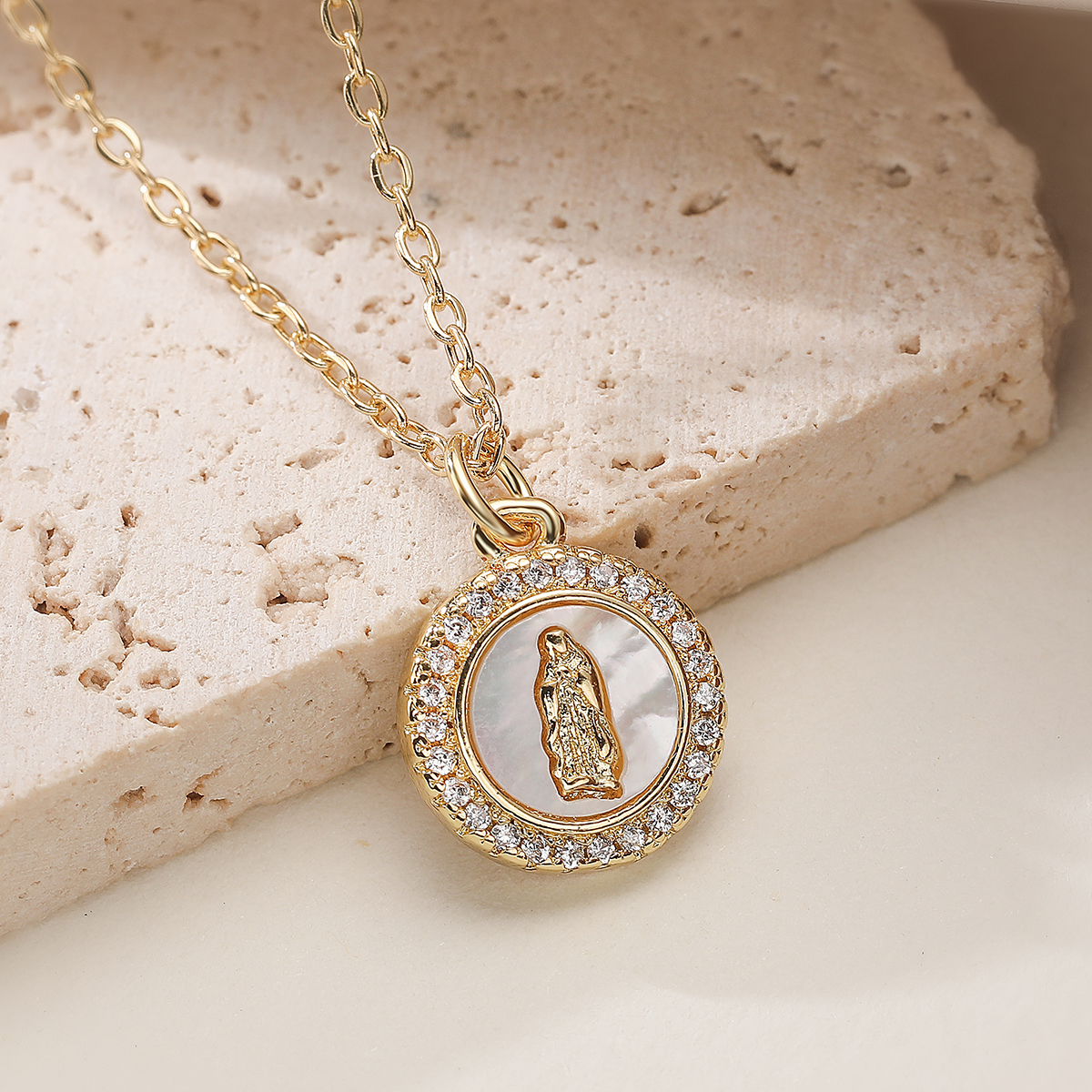 18K Gold Plated Copper Zircon Inlaid Mother Of Pearl Virgin Mary Cross Vintage Style Round Pendant Necklace For Women New 4