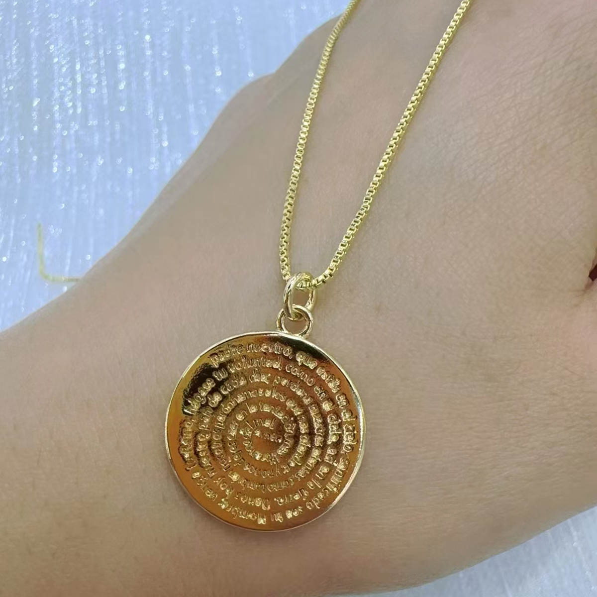 18K Gold Plated Geometric Pattern Round Copper Luxury Romantic Simple Style Lobster Clasp Necklace 2