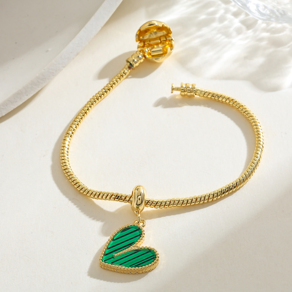 18K Gold Plated Heart-Shaped Copper Elegant Cute Basic Style (Simple Design) Snap Bracelet 2