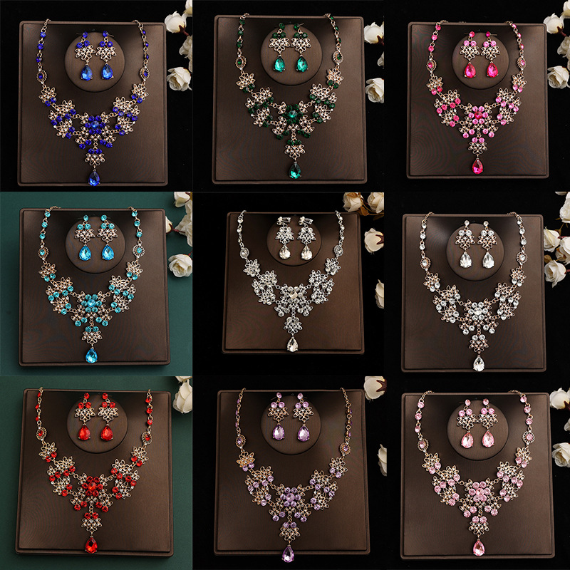 Heart Shape White Alloy Necklace In New Style With Rhinestones Pendant For Women