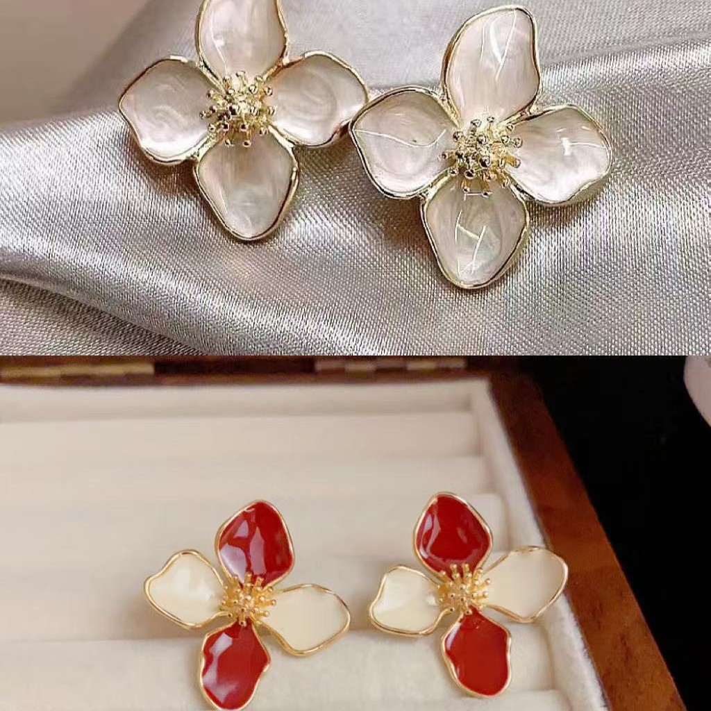 Four Leaf Clover Stud Earrings For Women Featuring Enamel Alloy Design