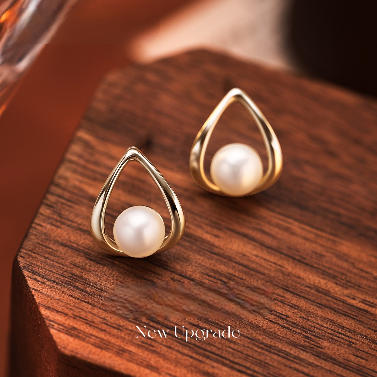 Asymmetrical Pearl Earrings For Adults In Electroplated Copper With 0.01µm Gold Plating Thickness Featuring Freshwater Pearls
