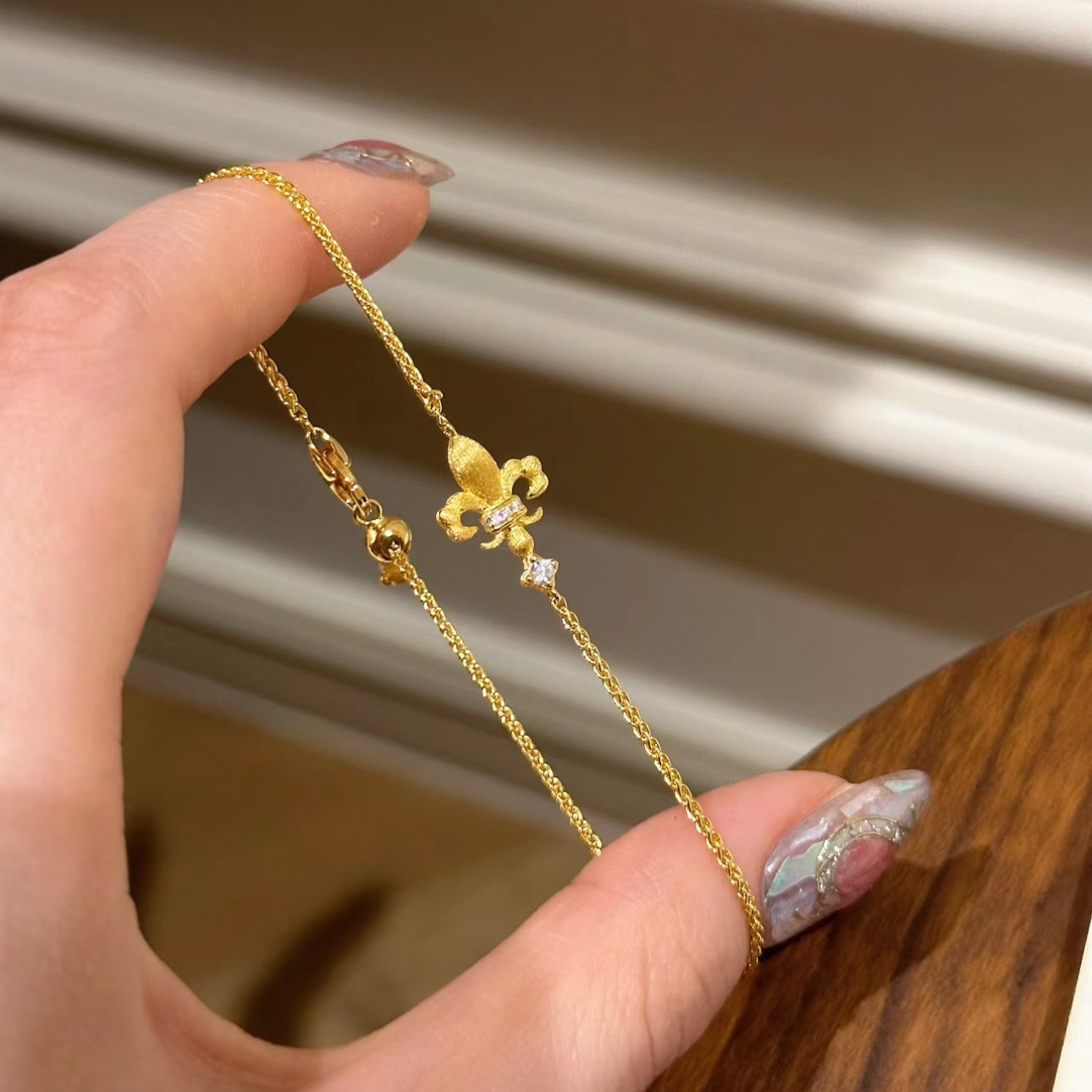 Brushed Copper Flowers Bracelet For Women With Electroplated Gold Plating In Elegant Design