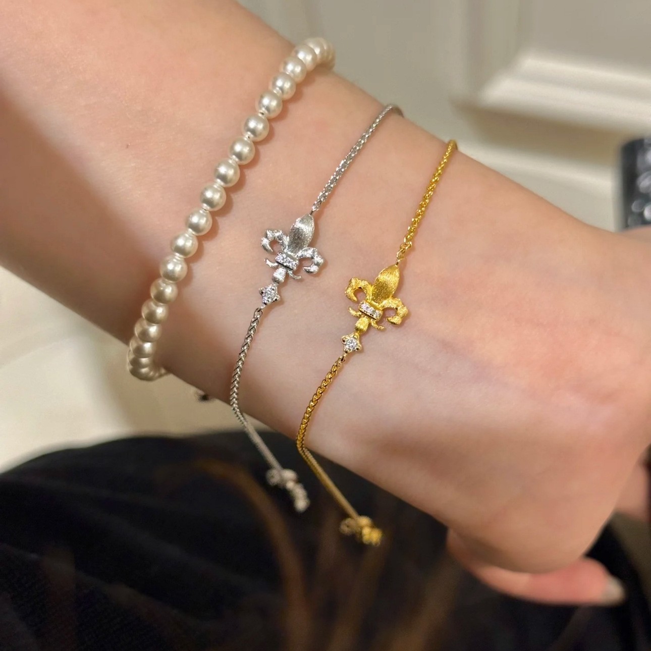 Brushed Copper Flowers Bracelet For Women With Electroplated Gold Plating In Elegant Design 2