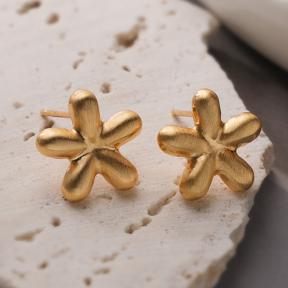 Brushed Flowers Stud Earrings For Women In Copper With 18K Real Gold Water Plating And Zircon Inlay 3