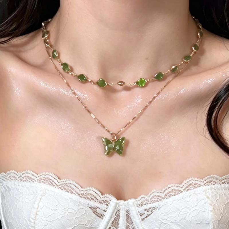 Three-dimensional Butterfly Pendant Necklace For Women In Copper With 16K Gold Plated Finish And Zircon Inlay On Clavicle Chain 4