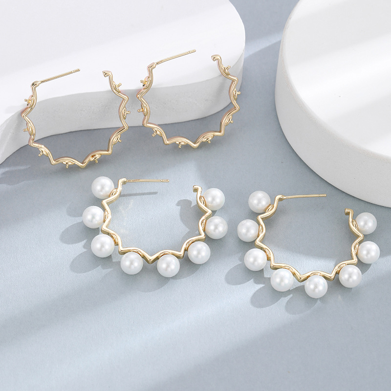 C Shape Earrings For Women With Copper Ear Pins, Electroplated And 18K Real Gold Plated Featuring Artificial Pearl Inlay 2