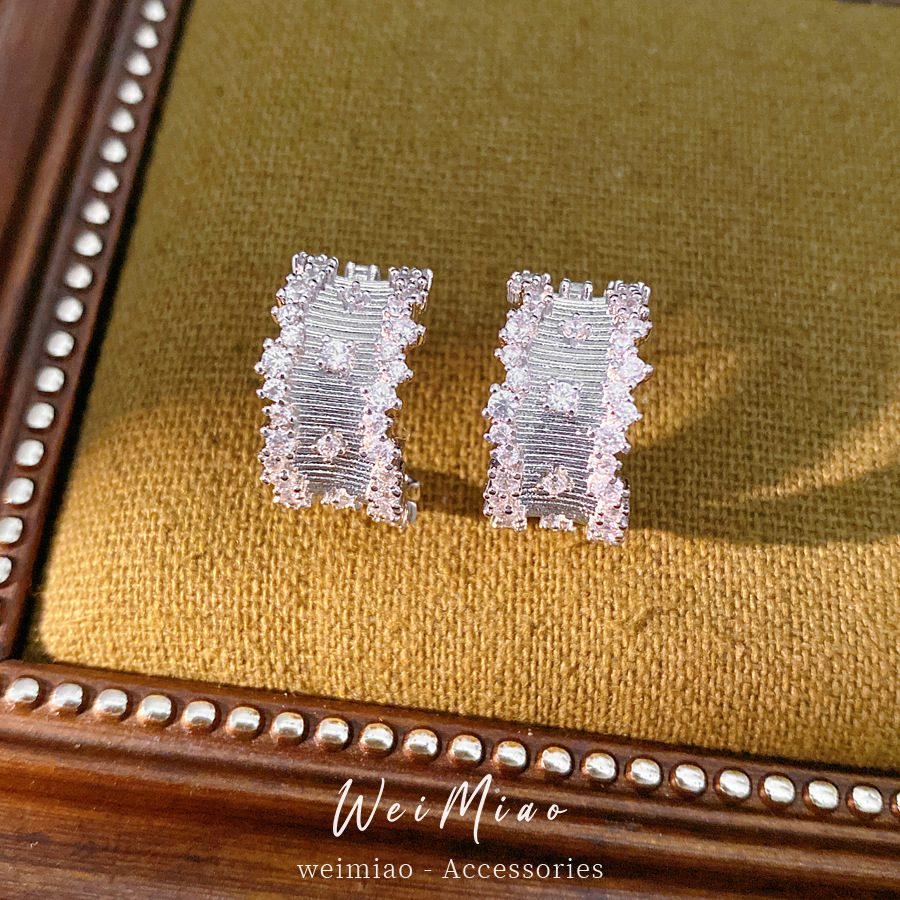 C Shape Stud Earrings For Women With Copper And Zircon Inlay, Featuring 304 Stainless Steel Posts In Silver 4