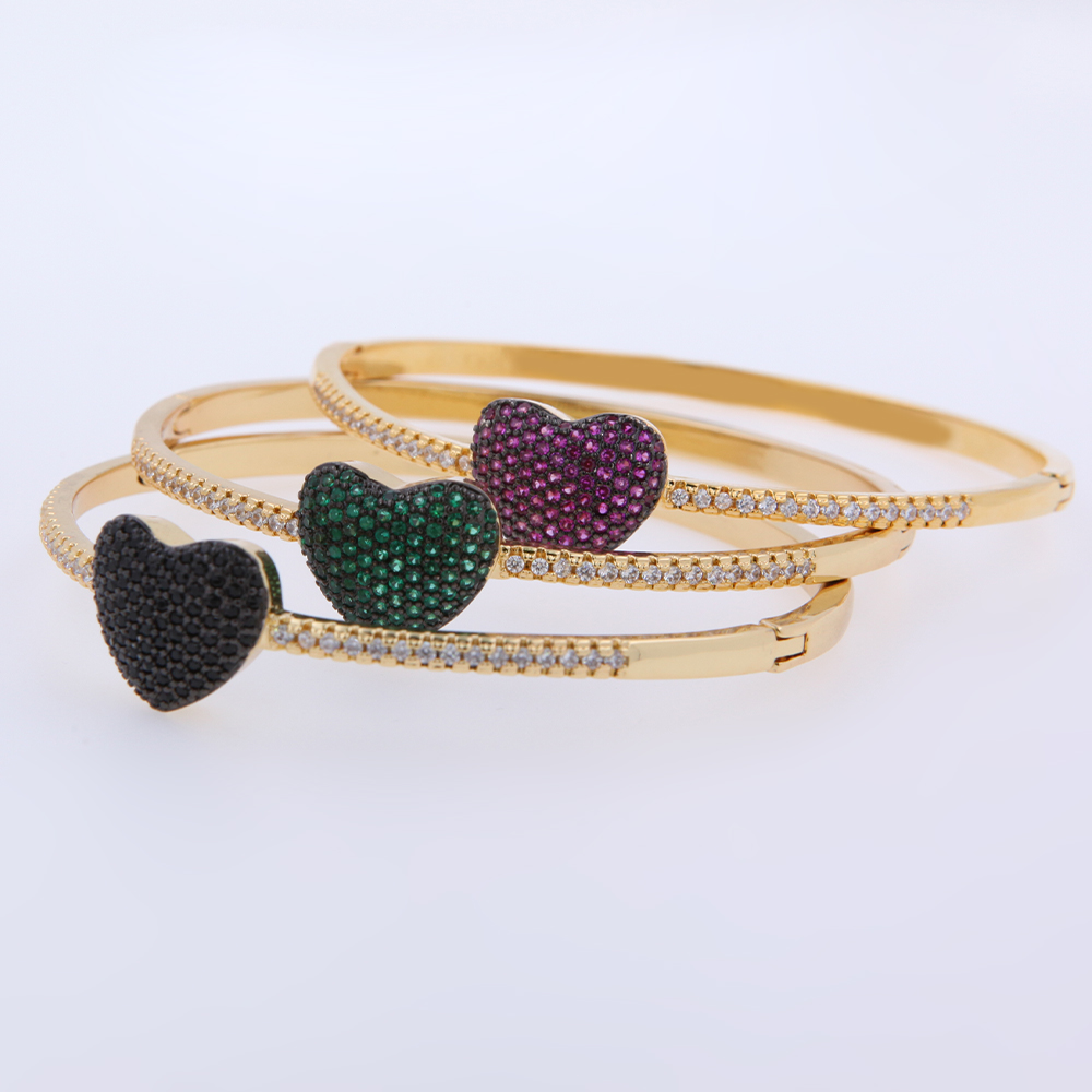 Heart Shape Bangle For Women With Buckle Design, 18K Gold Plated Featuring Artificial Zircon And PVD Vacuum Plating