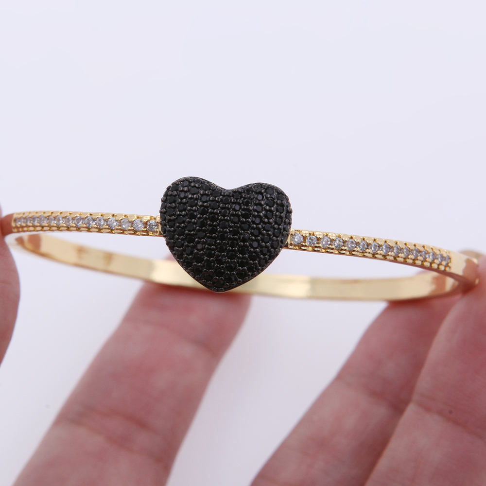 Heart Shape Bangle For Women With Buckle Design, 18K Gold Plated Featuring Artificial Zircon And PVD Vacuum Plating 7