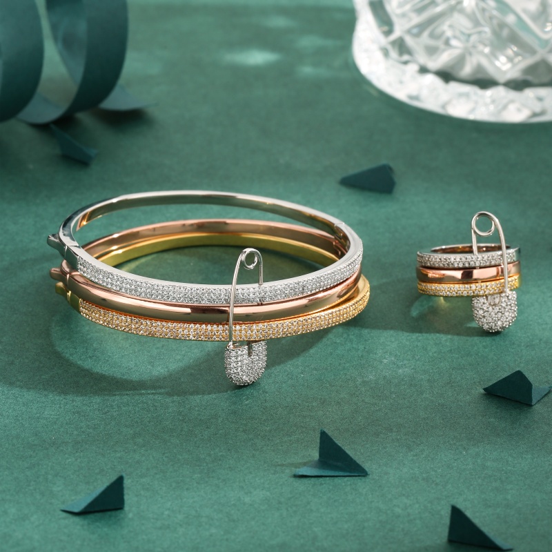 Electroplated Copper Bangle Pin For Women With 18K Gold Water Plating And Zircon Inlay