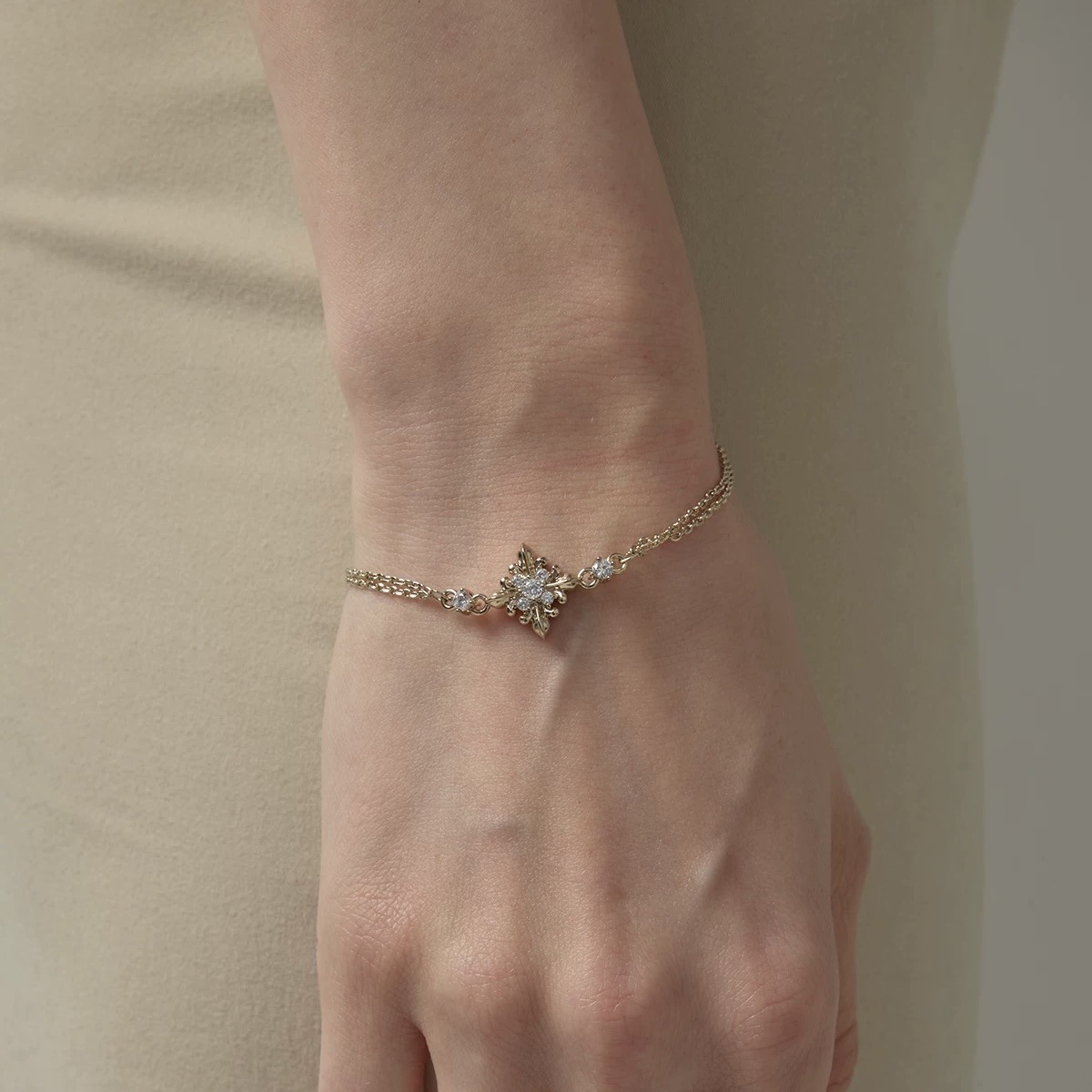 Maillard Style Copper Flowers Bracelet For Women In Silver, Perfect For Travel 3