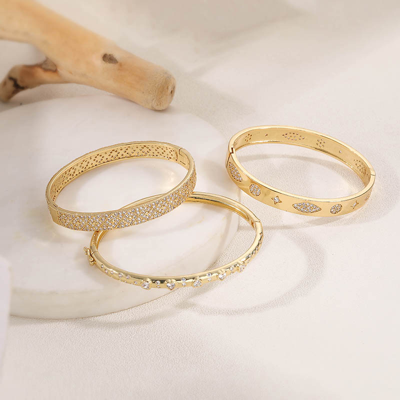 Copper Inlaid Zircon Starry Sky Star Buckle Bracelet Star Heart Bangle 18K Gold Plated 2