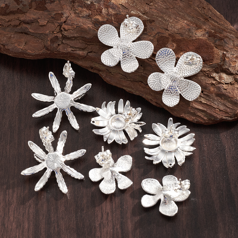 Electroplated Flowers Stud Earrings In Silver Plated Copper With 0.03µm Water Plating Thickness 2