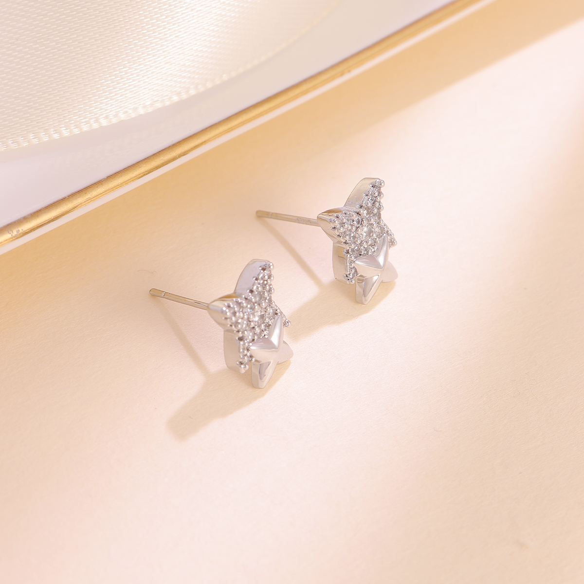 Electroplated Star Earrings For Women In Copper With Zircon Inlay Featuring Water Plating Process 2