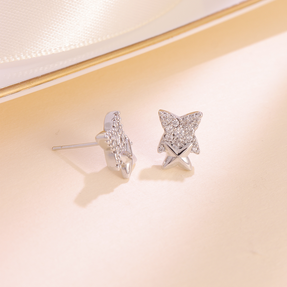 Electroplated Star Earrings For Women In Copper With Zircon Inlay Featuring Water Plating Process 4