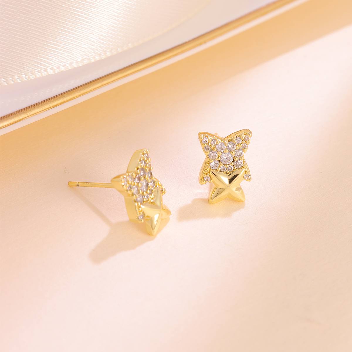 Electroplated Star Earrings For Women In Copper With Zircon Inlay Featuring Water Plating Process 5