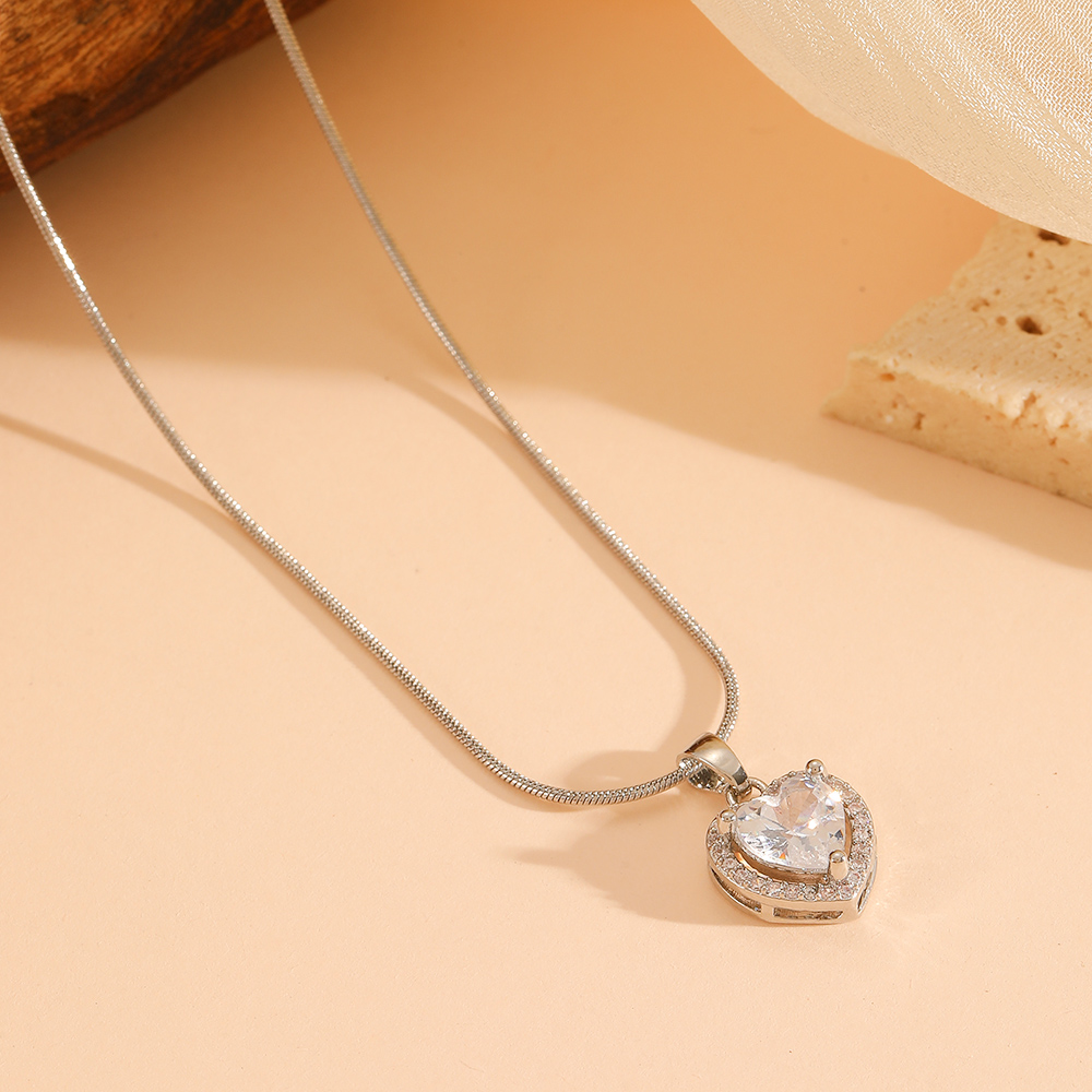 Stainless Steel Chain Versatile Heart Pendant Jewelry Heart-shaped Necklace Multi-color Diamond Pendant Heart Necklace For Women 5