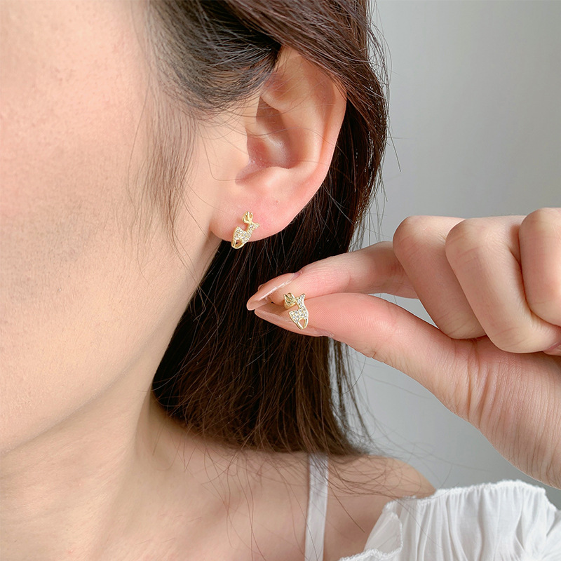 Elk Stud Earrings For Women In Silver Plated Copper With Zircon Inlay, Perfect For Christmas 4