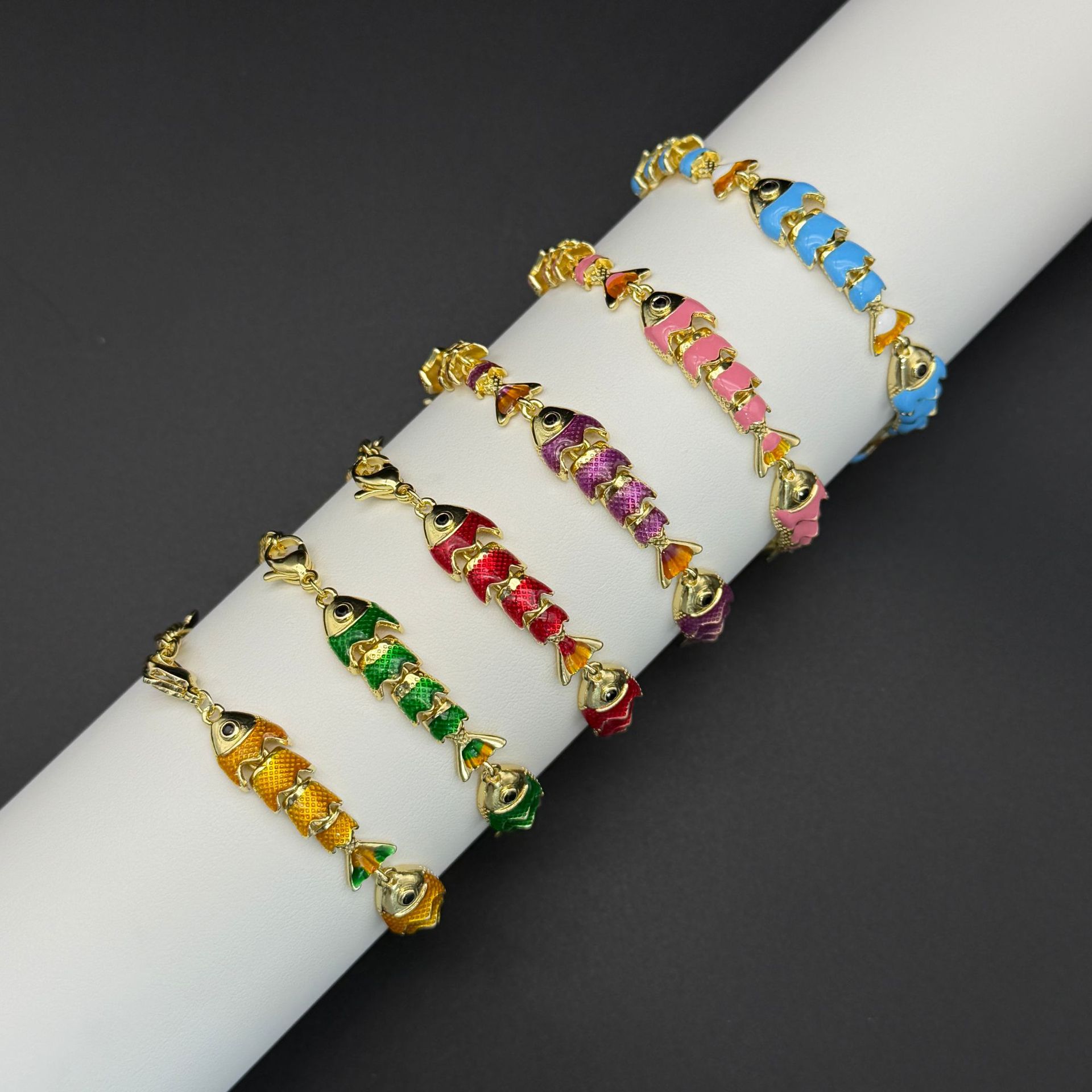 Epoxy Fish Bracelets For Women Featuring Copper Pendants With 0.03µm Water Plating On Copper Material
