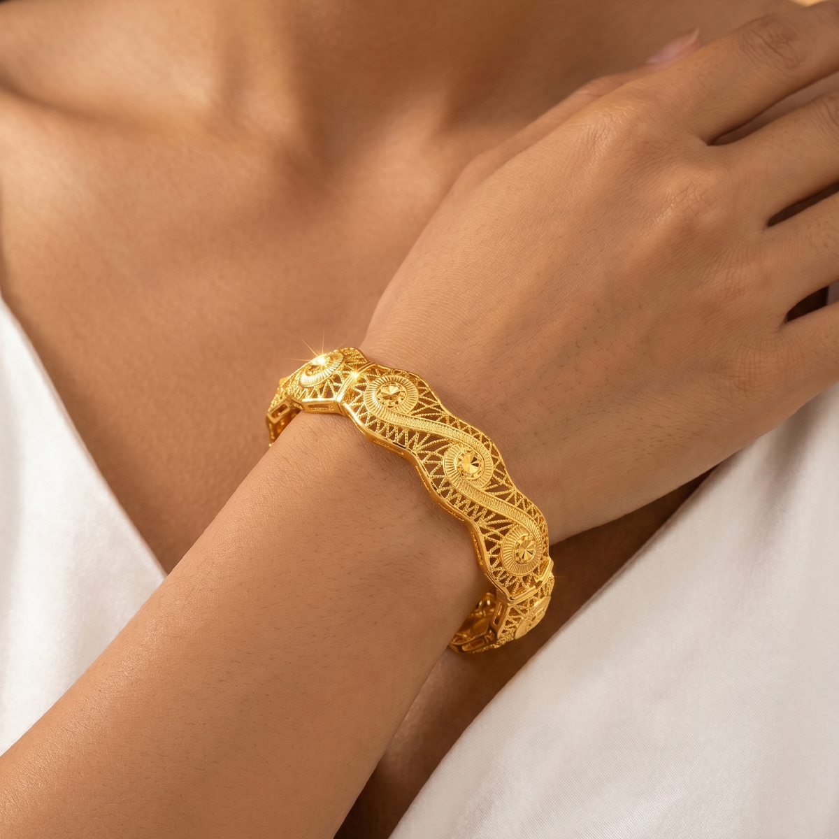 Handmade Solid Color Bangle For Women, Copper Material With Golden Plated Water Plating And 0.03µm Coating Thickness 2