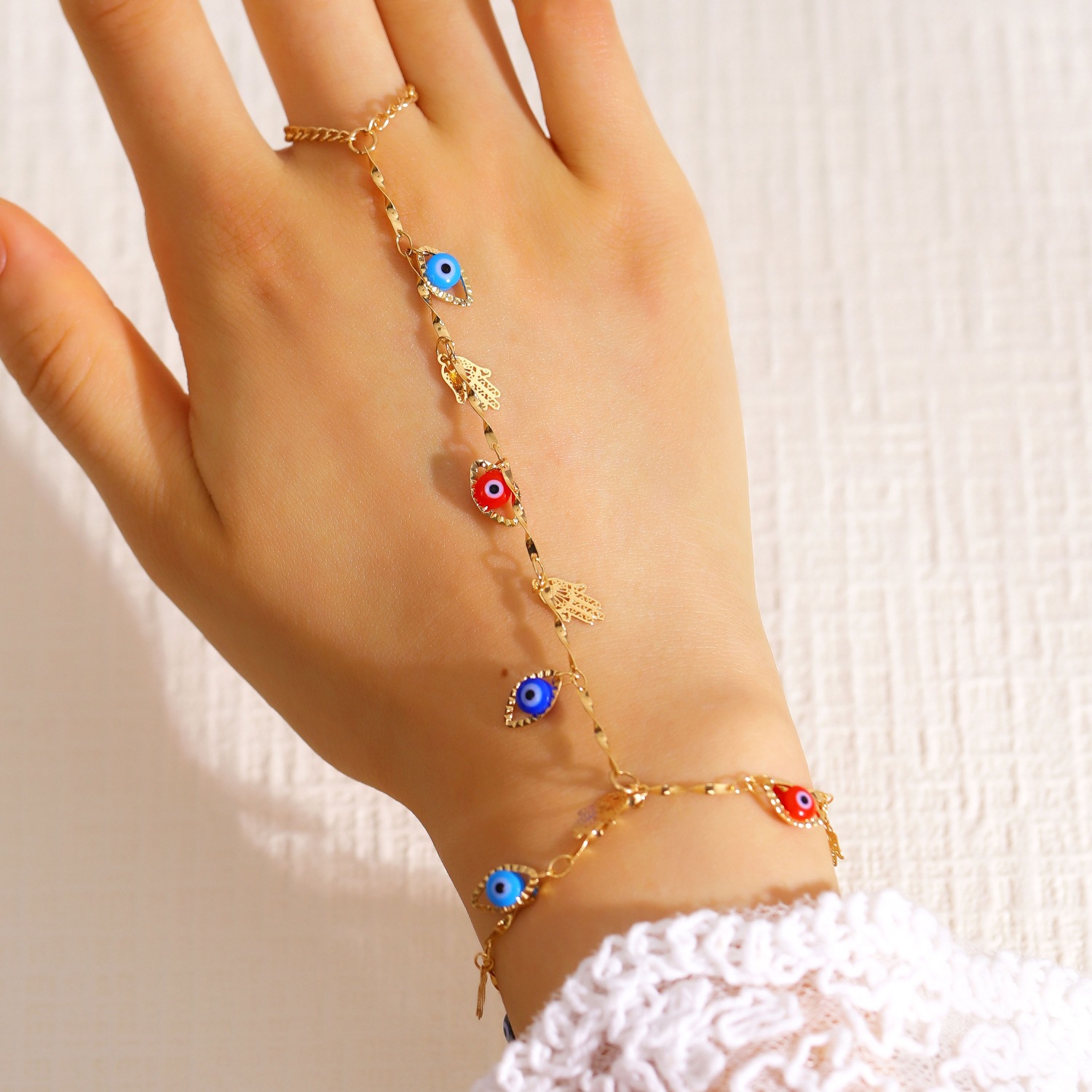 Eye Pattern Women's Bracelet With Copper Chain And Copper Pendant, Electroplated With KC Golden Plating