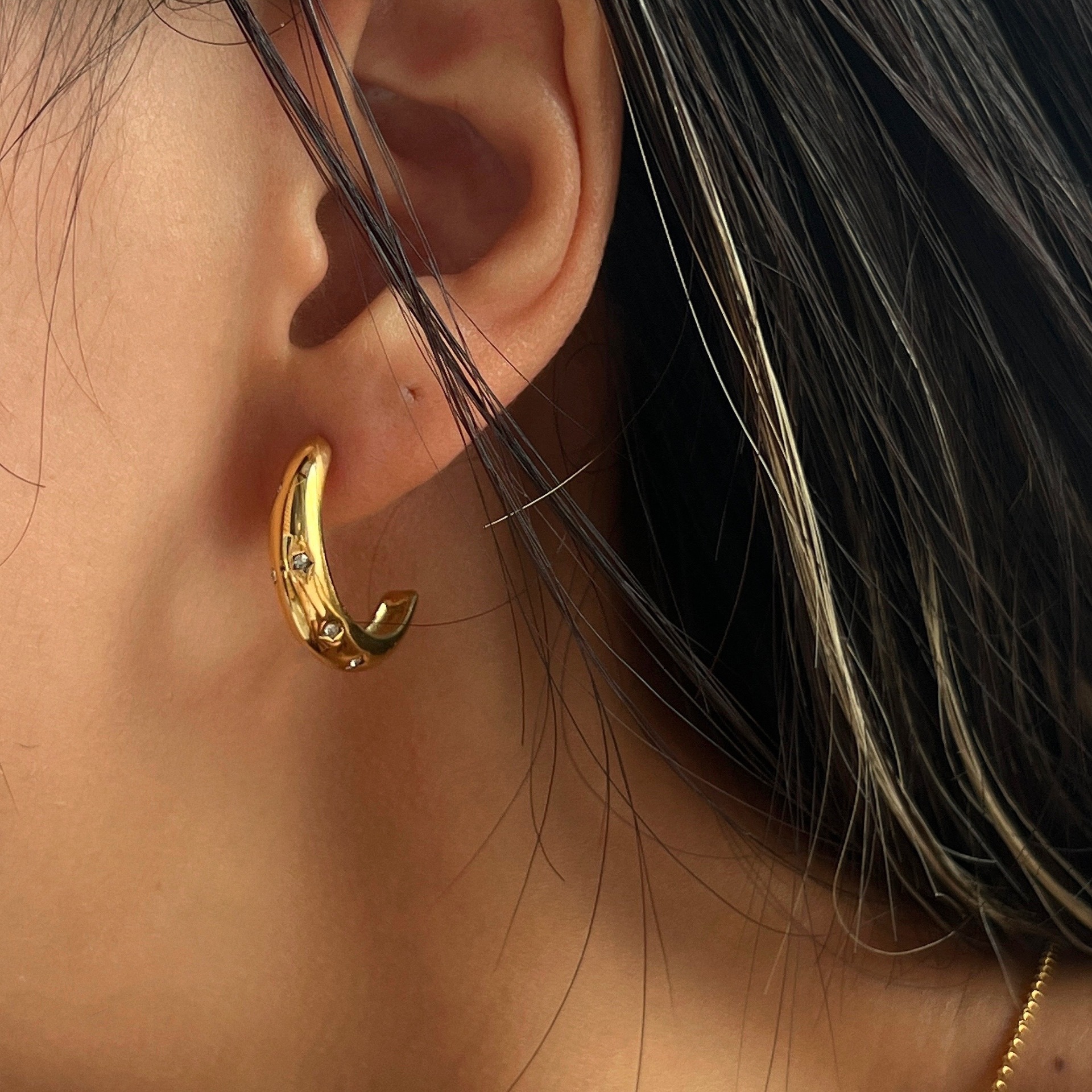 C Shape Earrings For Women, 1 Pair Stainless Steel Ear Studs Featuring Electroplated Design With Zircon Inlay 2