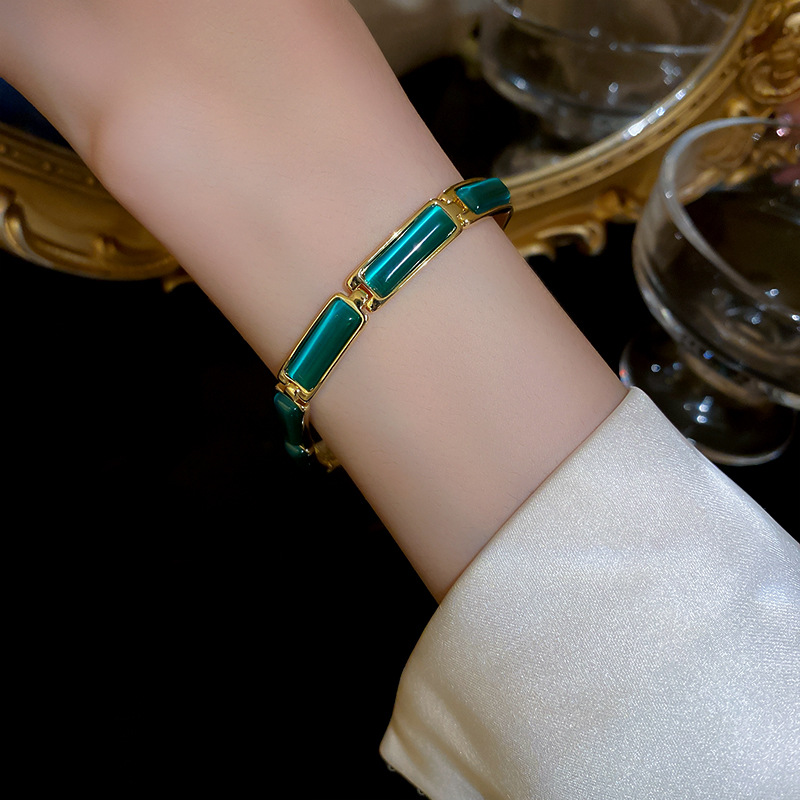 Geometric Metal Bracelets For Women Featuring Inlay Cat's Eye Stone Design 4