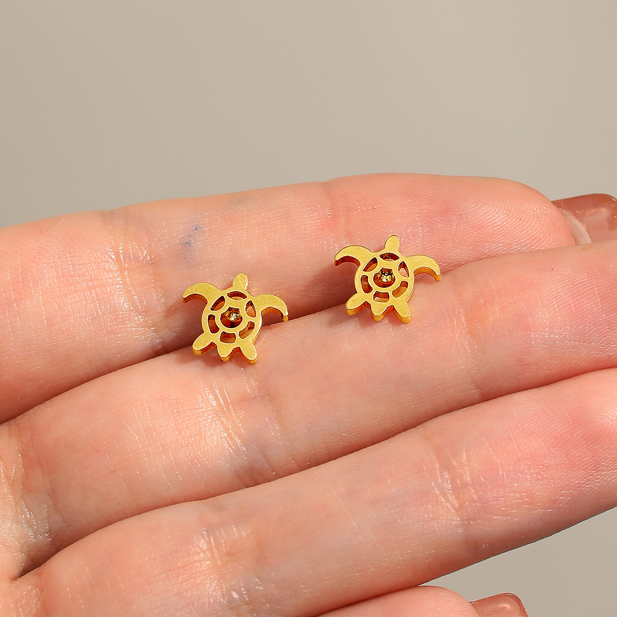 Unisex Tortoise Stud Earrings In Casual Style Featuring 18K Gold Plated 201 Stainless Steel Material 3