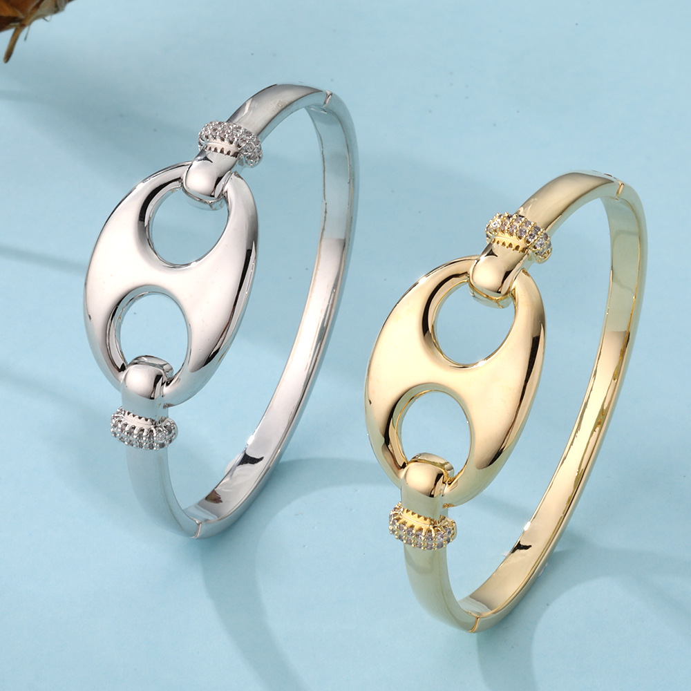 Fashionable Glittering Pig Nose Bracelet Women's Style Smooth Surface Embedded Diamond Retro Small Audience Popular Hand Bracelet