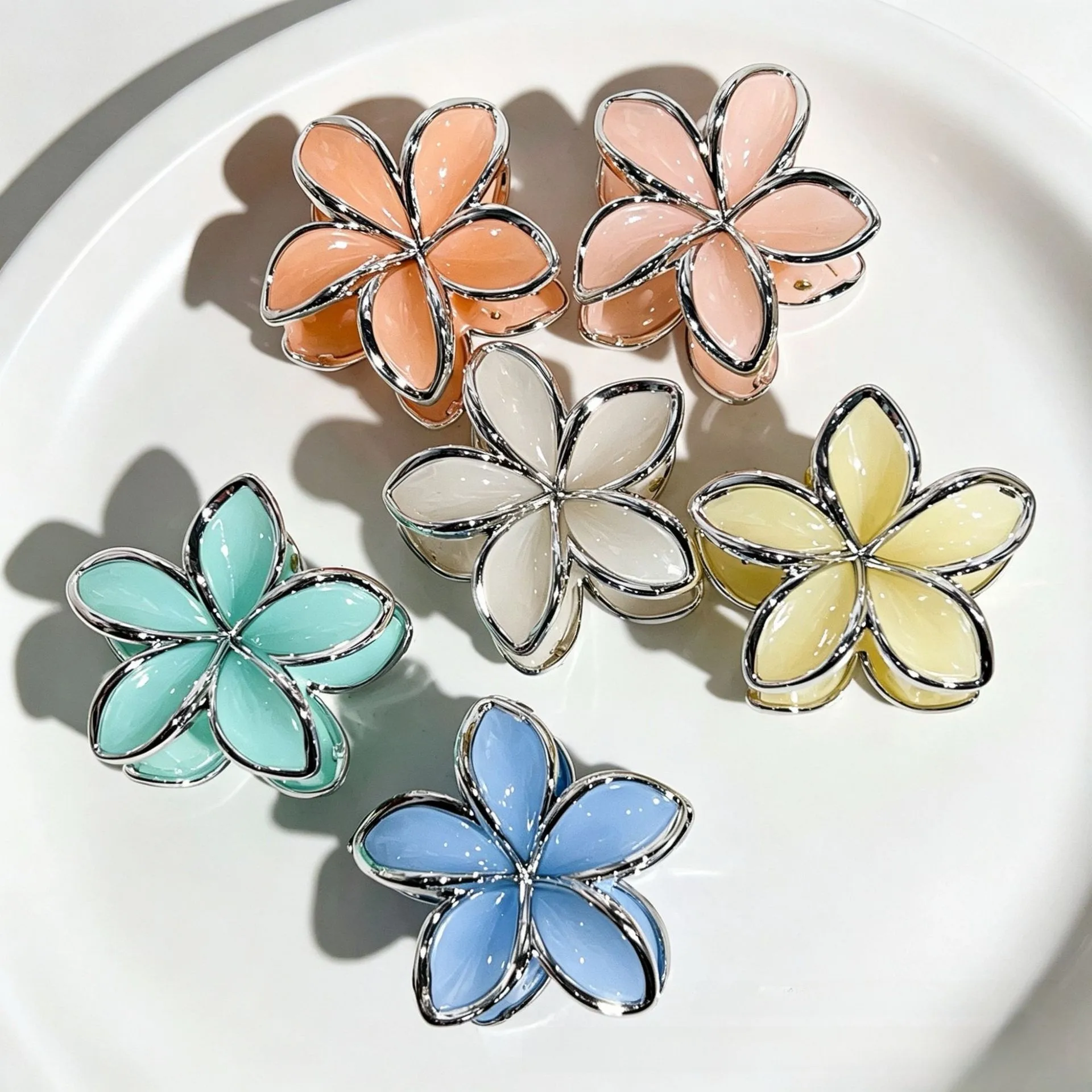 Sweet Plumeria Hair Claws For Women In Natural Pink, Made Of Durable Plastic, Perfect For Autumn Hair Accessories