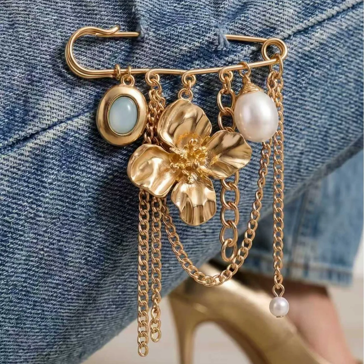 Flowers Pin In Zinc Alloy With Artificial Pearl Inlay Featuring Tassel Craft