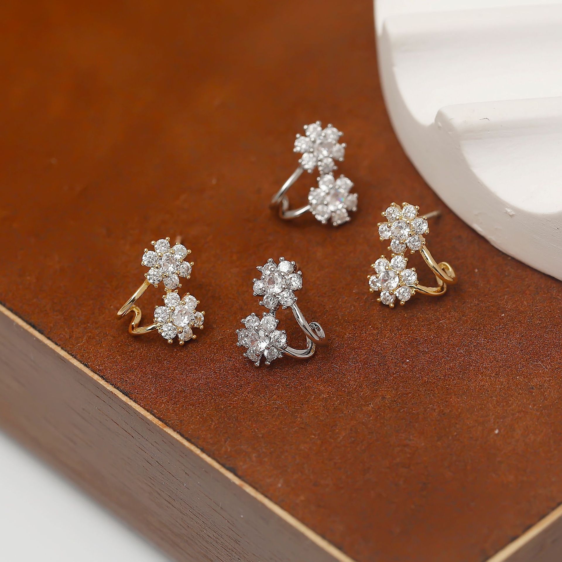 Flowers Stud Earrings With Bezel Setting In Copper Featuring 14K Real Gold Water Plating And Zircon Inlay, 0.03µm Thickness