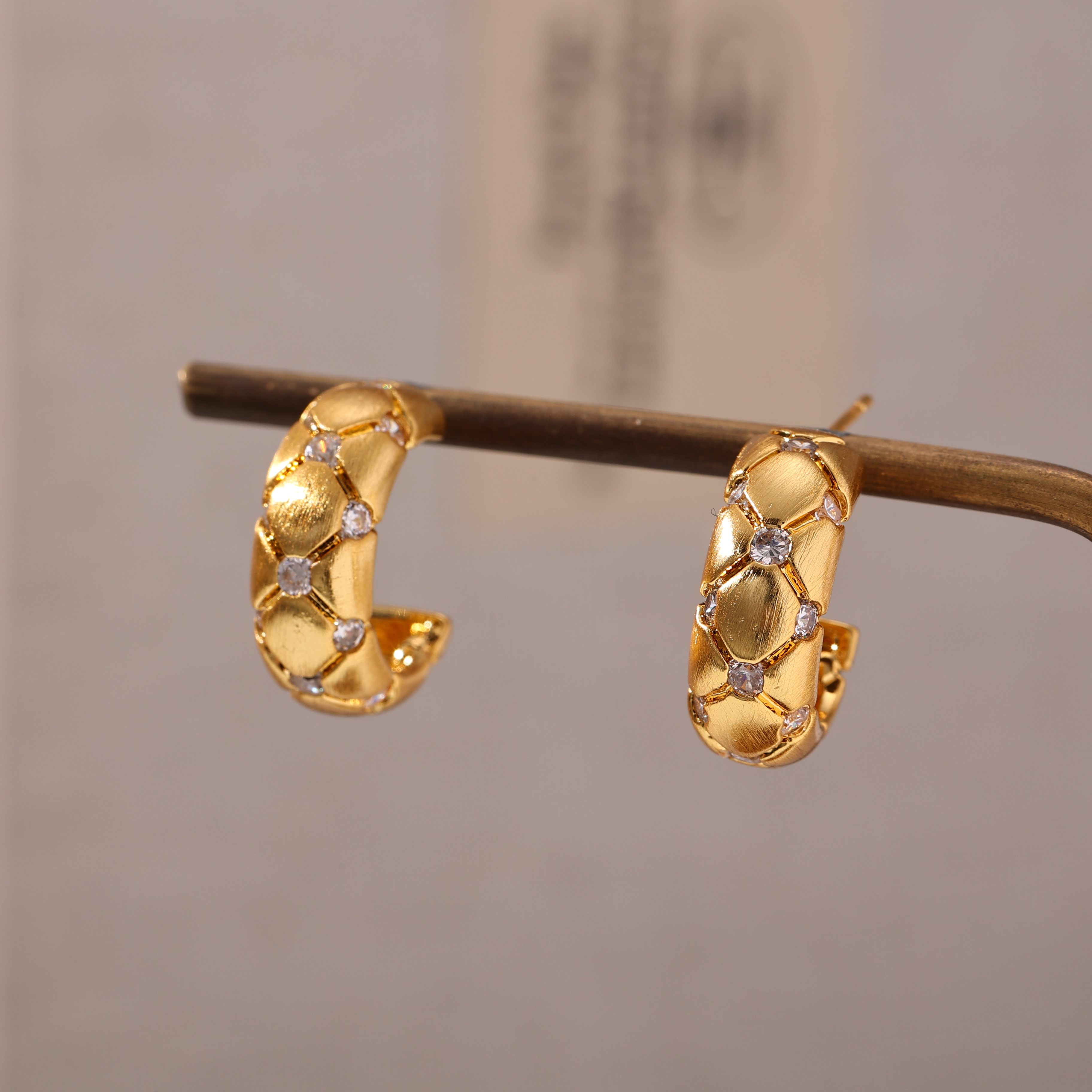 Geometric Asymmetrical Earrings For Women In Copper With 18K Real Gold Plated Water Plating And 0.03µm-0.05µm Thickness