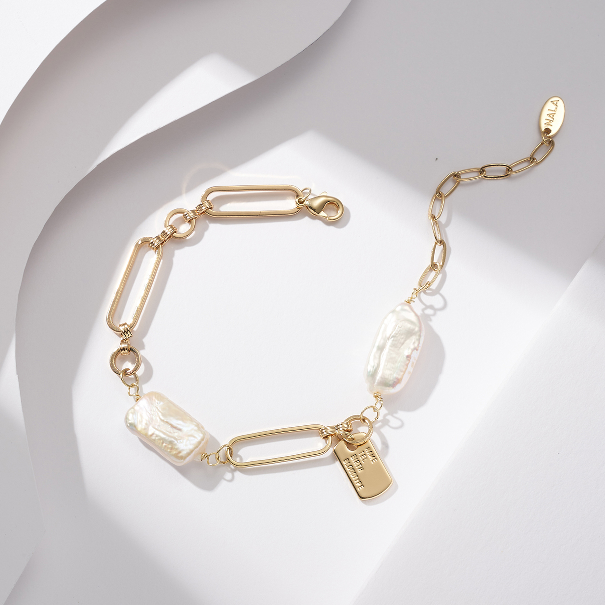 Three-dimensional Geometric Bracelets For Women With Freshwater Pearl Inlay And Golden Plated Copper Featuring Paperclip Chain 4