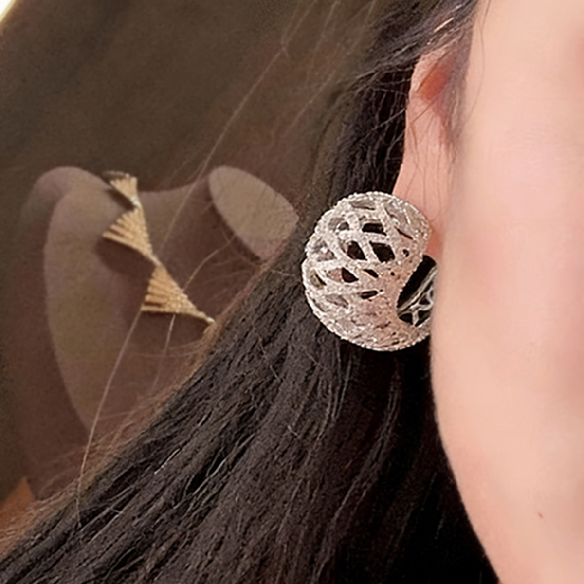 Geometric Claw Setting Earrings In Copper With White K Water Plating And 0.03µm Thickness Featuring Zircon Inlay 5