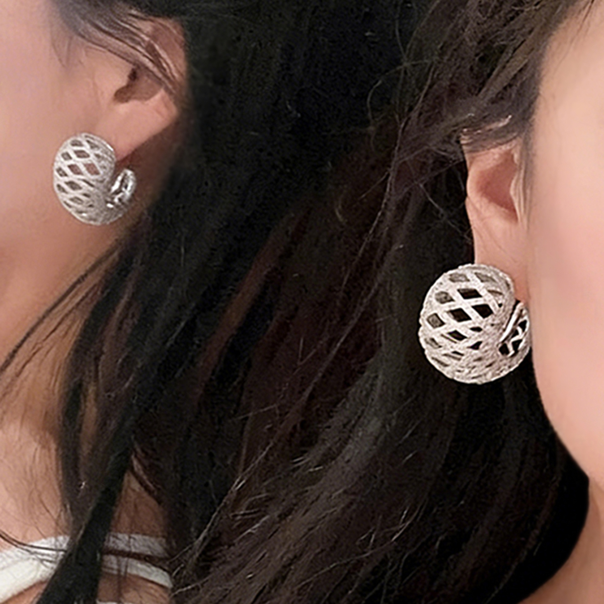 Geometric Claw Setting Earrings In Copper With White K Water Plating And 0.03µm Thickness Featuring Zircon Inlay 7