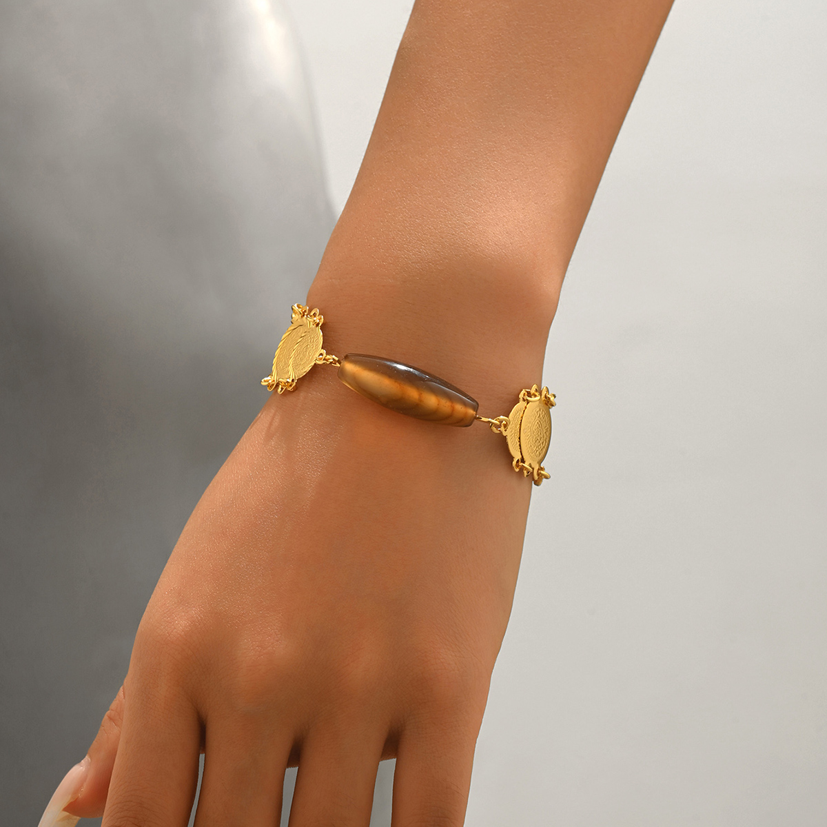 Geometric Copper Bracelet For Women With 18K Real Gold Electroplated Coating 0.03µm Featuring Agate Inlay 2